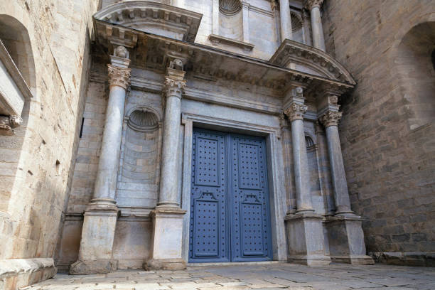 istock Facade entrance baroque 826489720
