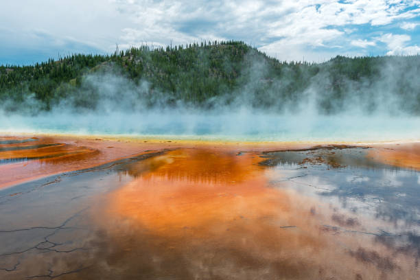 istock Grand Prismatic Spring in Yellowstone 826524558
