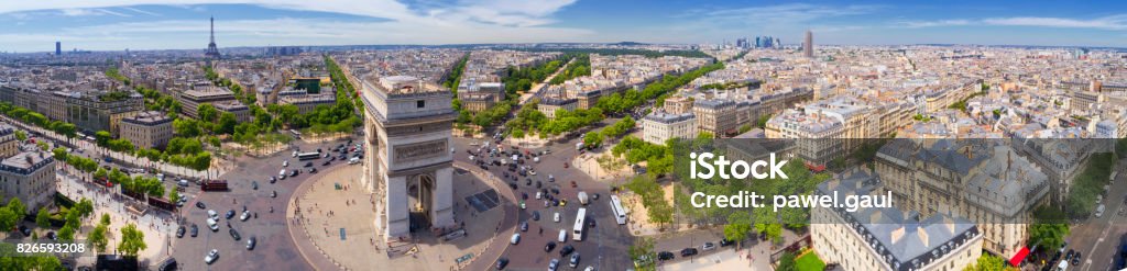 Vista aérea de Paris com a torre de Eiffel, arco do triunfo - Foto de stock de Paris royalty-free