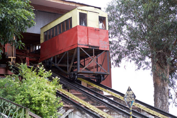 istock Artilleria funicular railways in Valparaiso, Chile 826606308