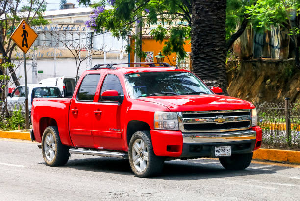 chevrolet silverado - pick up truck red old 4x4 imagens e fotografias de stock