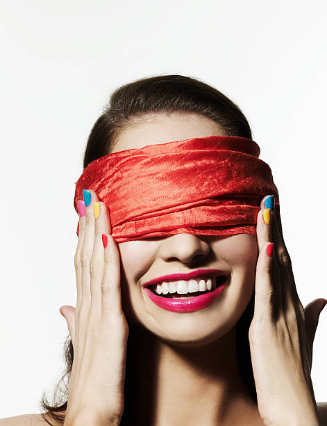 bendato ragazza con un brillante smalto per unghie - blindfold foto e immagini stock