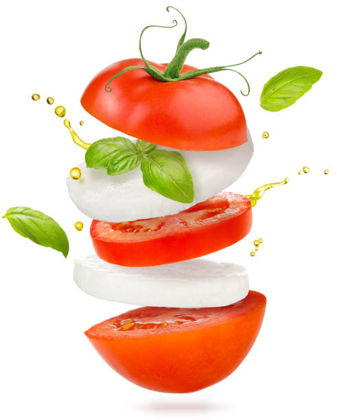 капрезе салат летать на белом фоне - mozzarella caprese salad tomato italian cuisine стоковые фото и изображения