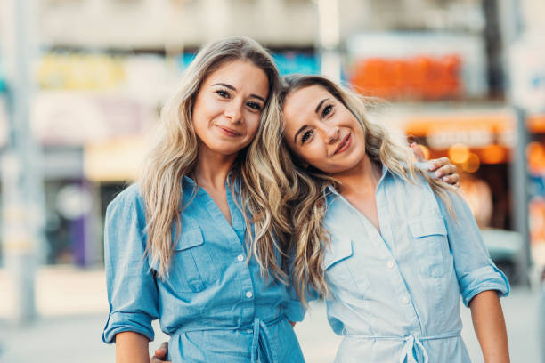 istock Twins in the city 826669638
