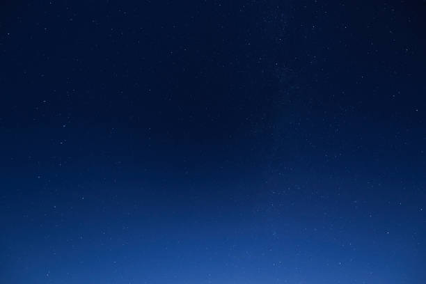 cielo notturno con stelle - cielo sereno foto e immagini stock