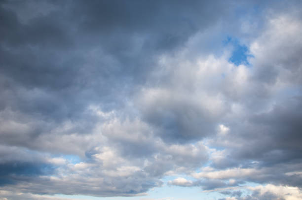 nuages - heliac ストックフォトと画像