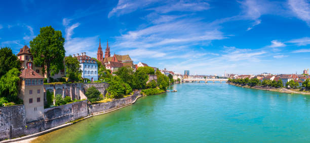the old town of basel with red stone munster cathedral and the rhine river, switzerland. - rio reno imagens e fotografias de stock