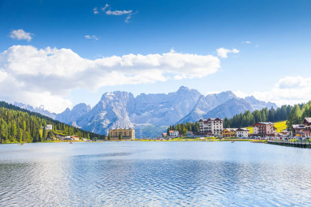 istock a Lake panorama -Italy 826778856