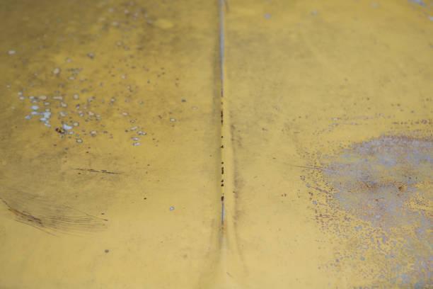 istock Cracked and peeling paint on an old car. 826785634