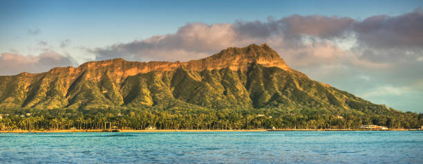 playa de waikiki y panorama del cráter de diamond head en honolulu - hawaii islands oahu waikiki diamond head fotografías e imágenes de stock