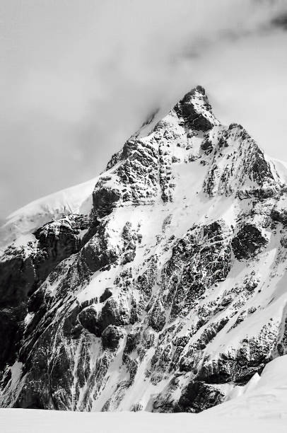 джунгфрау в бернских альпах - berne canton фотографии стоковые фото и изображения