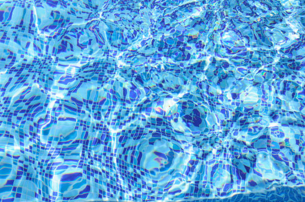 bela refrescante piscina de água azul - blue transparent cold cube - fotografias e filmes do acervo