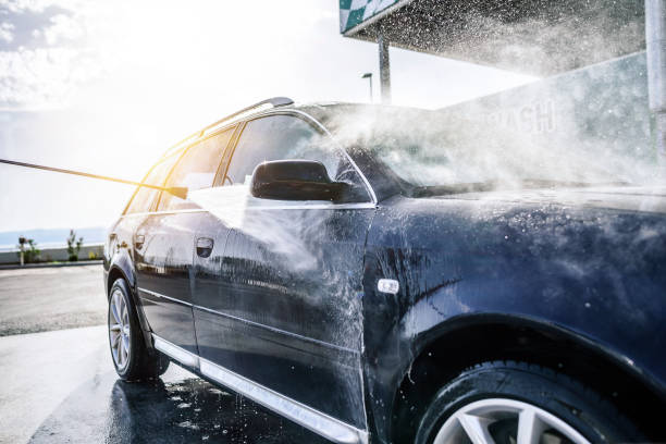 屋外の高圧洗浄車 - car cleaning ストックフォトと画像