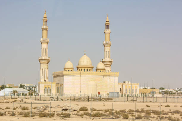 una preciosa mezquita - medinah temple fotografías e imágenes de stock