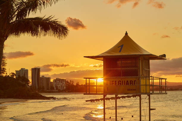 life guard tower at sunset - gold coast australia lifeguard sea imagens e fotografias de stock