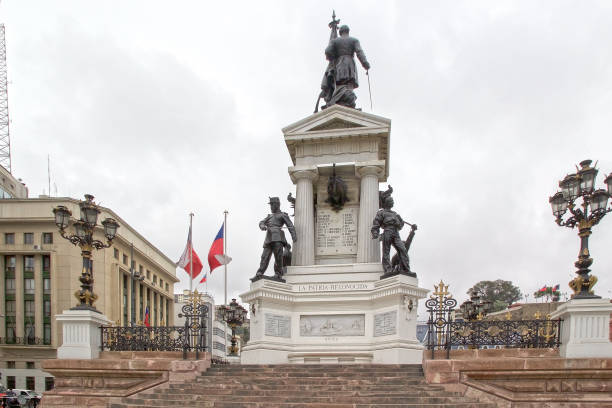 istock Sotomayor Square in Valparaiso, Chile 826958512