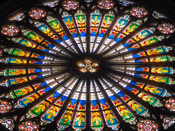 janela de notre dame - church window rose window old - fotografias e filmes do acervo