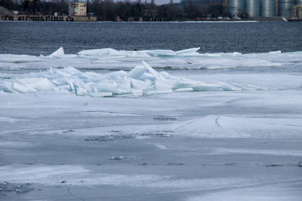 istock Ice floes on the river Dnieper in Ukraine 827041274