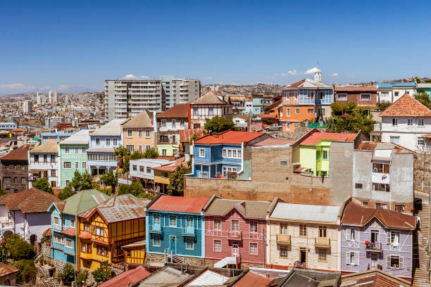 istock Colorful Valparaiso 827067386