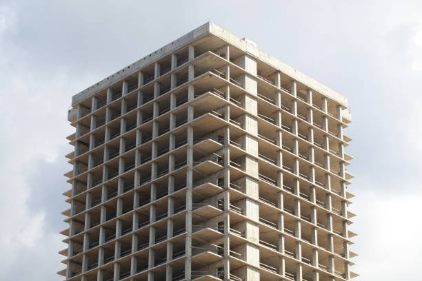 istock Construction of a high-rise concrete building 827081272