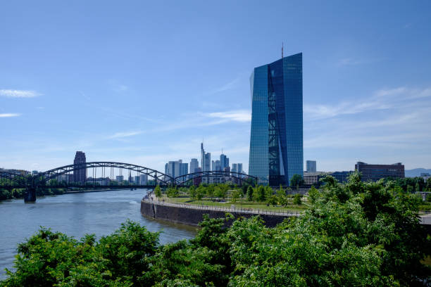 europäische zentralbank in frankfurt - ecb stock-fotos und bilder