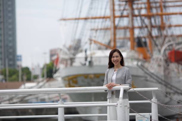 istock Japanese woman stading at bay side 827184386