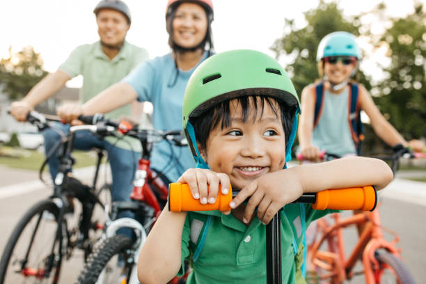 istock Choosing next family vacation 827211098