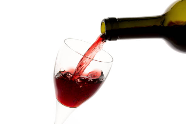 relleno de vidrio con vino tinto de botella verde - wine red wine pouring wineglass fotografías e imágenes de stock