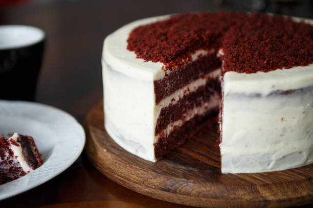 istock Tasty red creamy cake cutting in pastry cafe 827223510