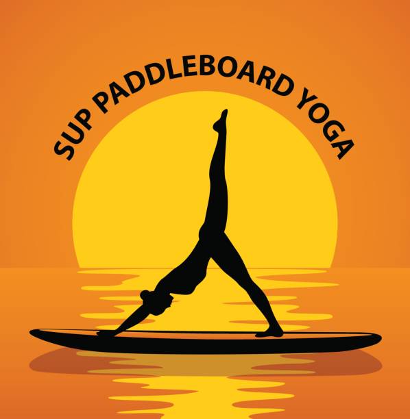 stand up paddleboard yoga. frauen-silhouette in nach unten zeigen hund bein luft-pose - lifestyle sports and fitness travel locations water stock-grafiken, -clipart, -cartoons und -symbole