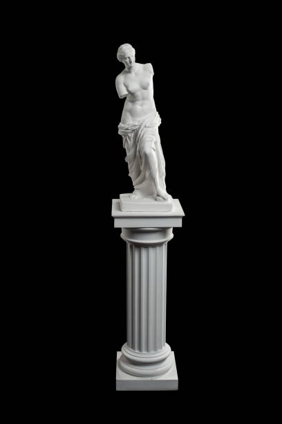 istock a statue of Venus, plaster column on a black background 827251174