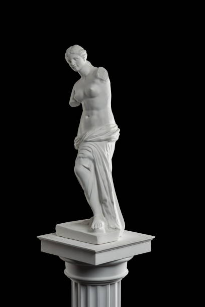 istock a statue of Venus, plaster column on a black background 827252542