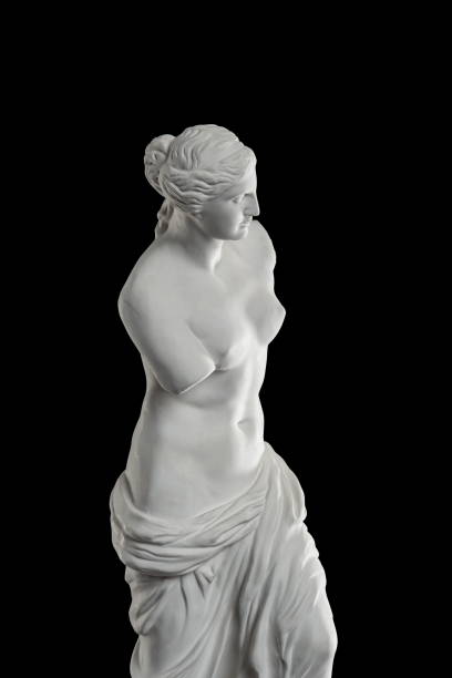 istock a statue of Venus, plaster column on a black background 827253092