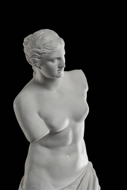 istock a statue of Venus, plaster column on a black background 827254934