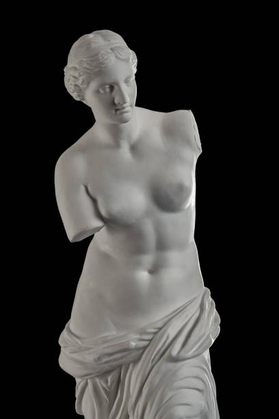 istock a statue of Venus, plaster column on a black background 827255116