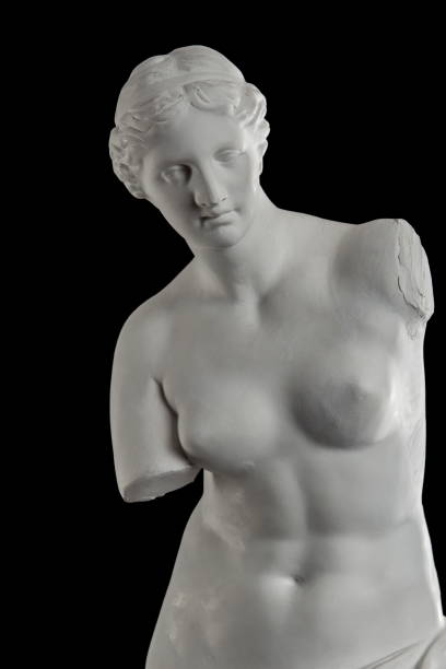 istock a statue of Venus, plaster column on a black background 827255146