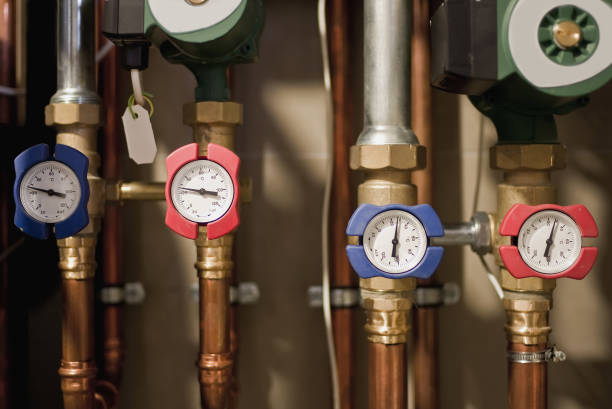 Copper pipes engineering in a boiler-room The pump and temperature indicators for hot water circulation in domestic water supply system gauge pressure gauge pipe valve stock pictures, royalty-free photos & images