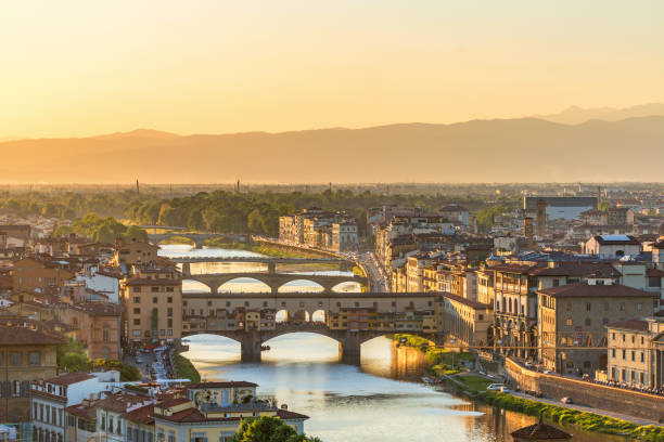 istock Ponte Vecchio Bridge and the Arno River in Florence 827284438