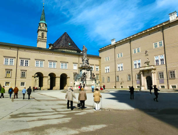 salzburg, austria - may 01, 2017: classic view of famous maria immaculata sculpture at domplatz square - immaculata imagens e fotografias de stock