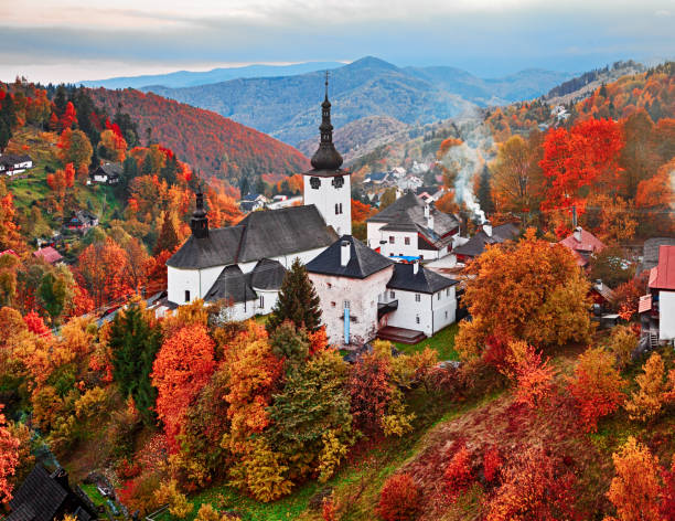 Paisagem de outono da Spania Dolina, Eslováquia - foto de acervo