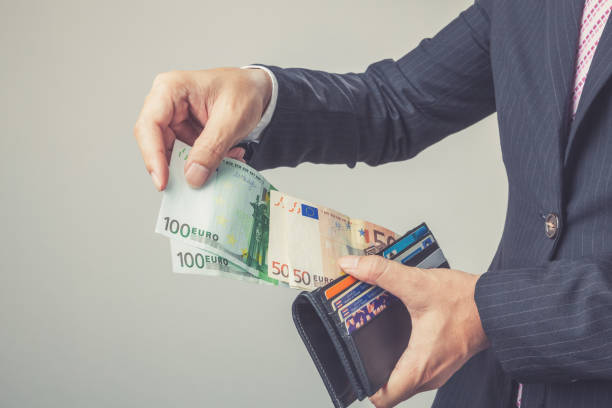 istock Business man holding bank notes out wallet. 827333592