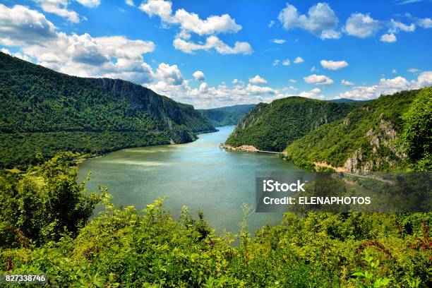 Spettacolari Gole Del Danubio - Fotografie stock e altre immagini di Fiume Danubio - Fiume Danubio, Valle del Danubio, Serbia