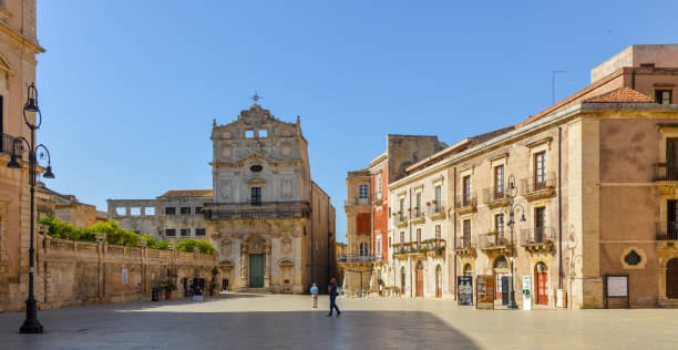 piazza duomo e cattedrale a siracusa, sicilia, italia - provincia di pistoia foto e immagini stock