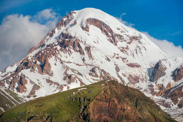 kasbek, kaukasus, georgien - kazbek stock-fotos und bilder