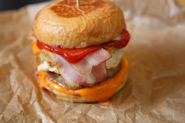 istock Fast food restaurant menu.big fresh burger in cafe 827380096