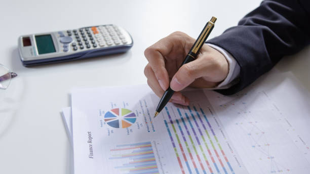 istock Businessmen working with graph data at office,Finance managers task,Concept business and finance investment 827423418