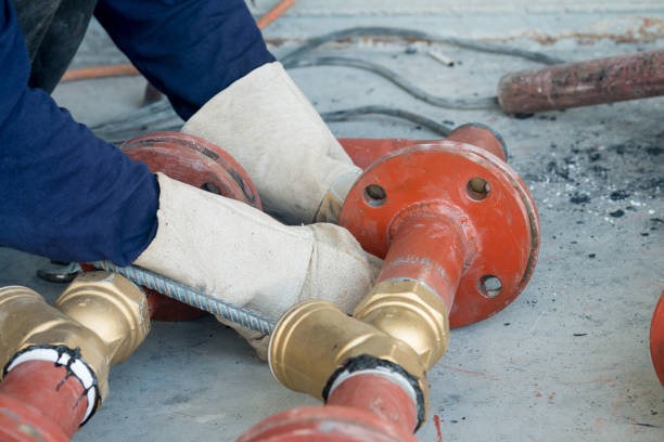 istock Install high pressure water hose. 827445572