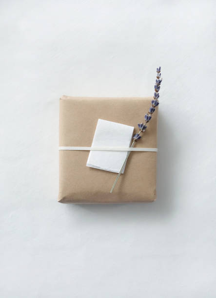 istock prop, gift, gift box, label, packing, ribbon, photo 827446084