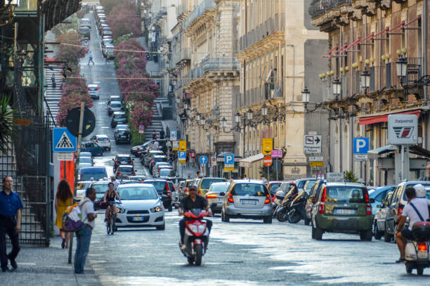 traffico nelle ore di punta a catania - catania sicily italy traffic foto e immagini stock