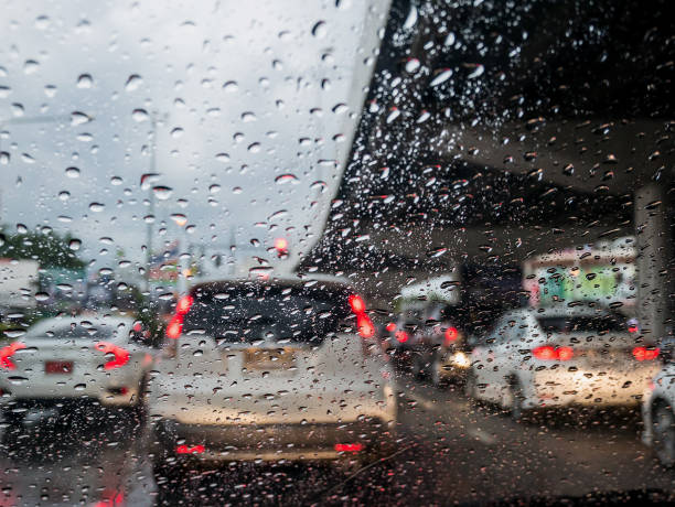 istock Traffic in rainy day 827495656